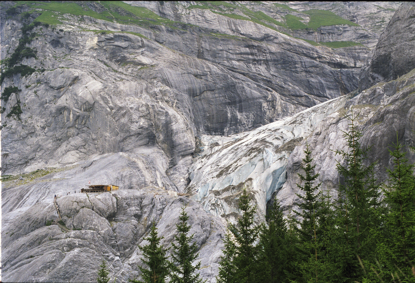 Tongue of the Oberer Grindelwaldgletscher in 1998 with entrance to the ice cave